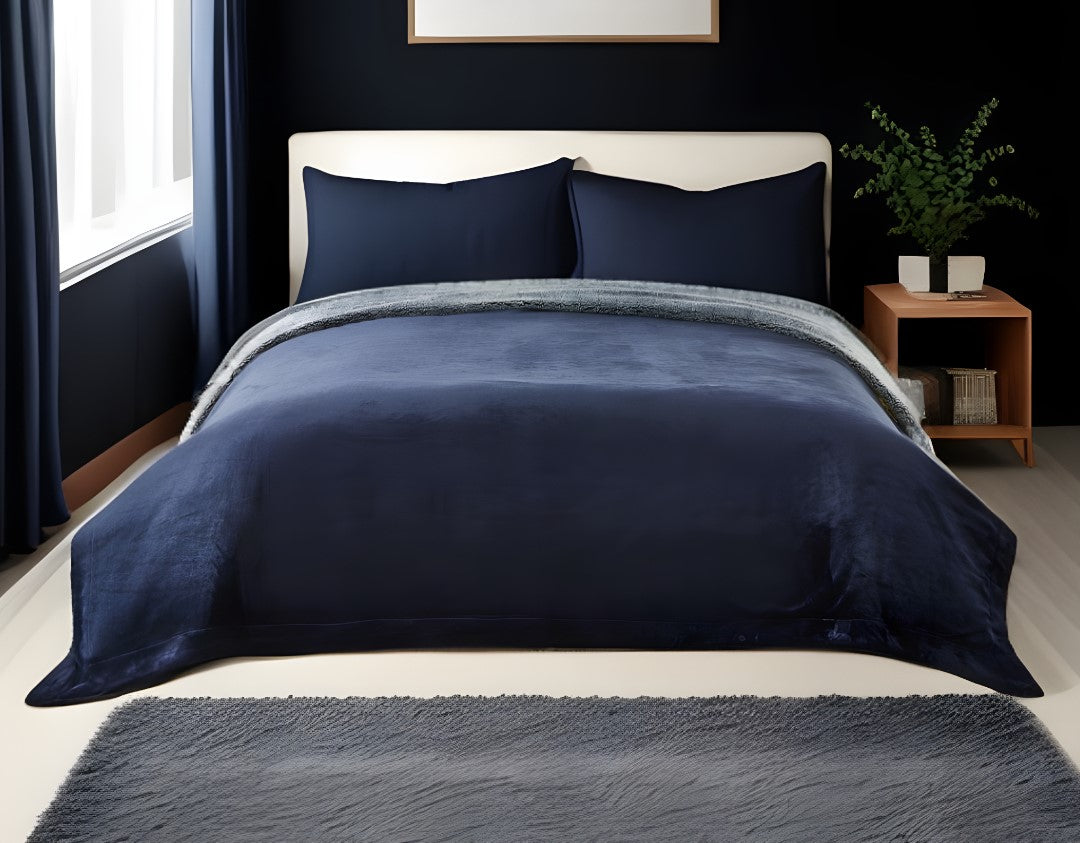 Navy Blue Knitted PolYester Solid Color Plush Throw Blanket