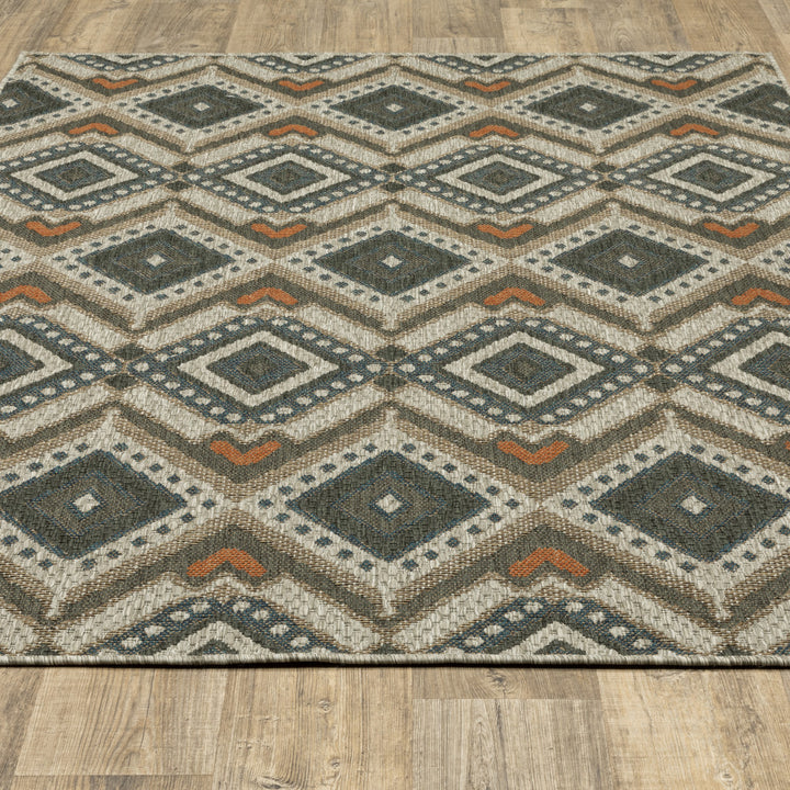 5' x 7' Gray Geometric Stain Resistant Indoor Outdoor Area Rug