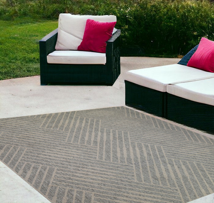 4' x 6' Gray Geometric Stain Resistant Indoor Outdoor Area Rug