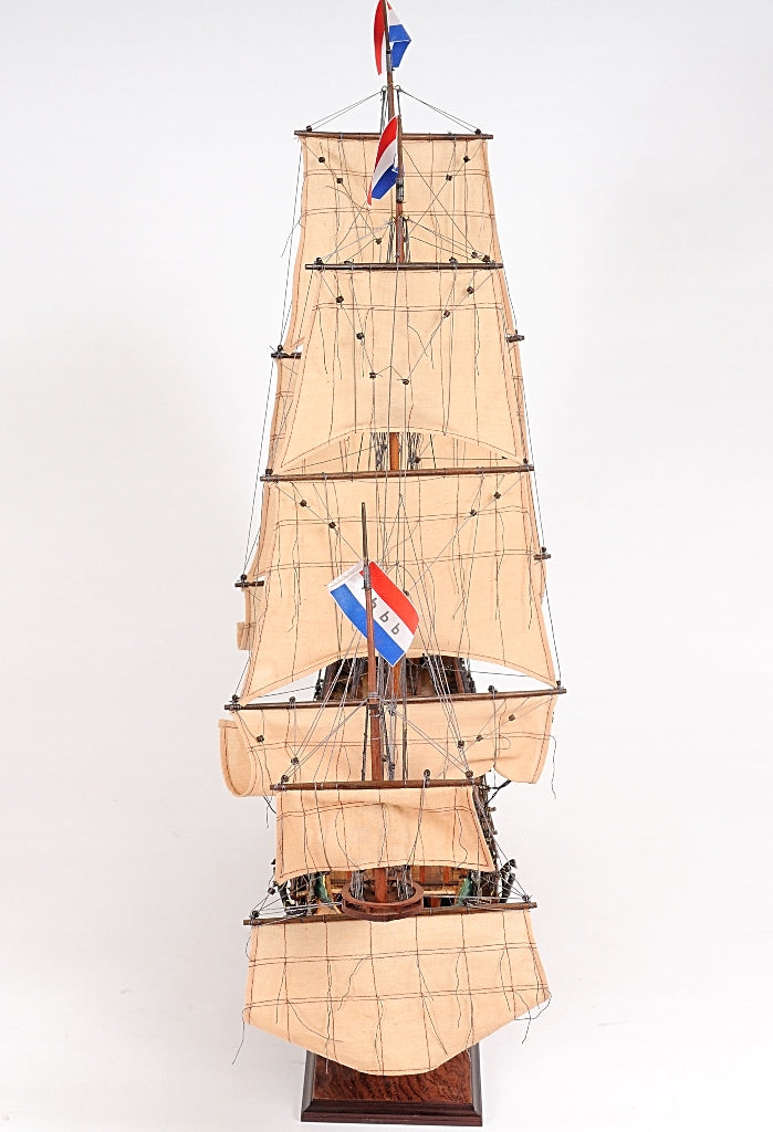 11" X 37" X 35" Friesland