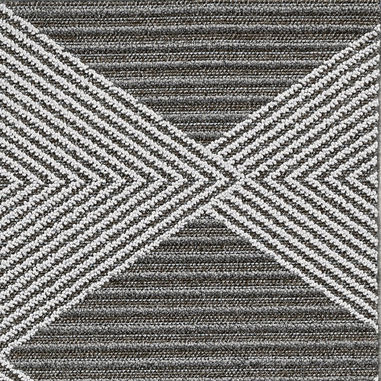 7' X 9' Grey Or Ivory Geometric Diamonds Indoor Outdoor Area Rug